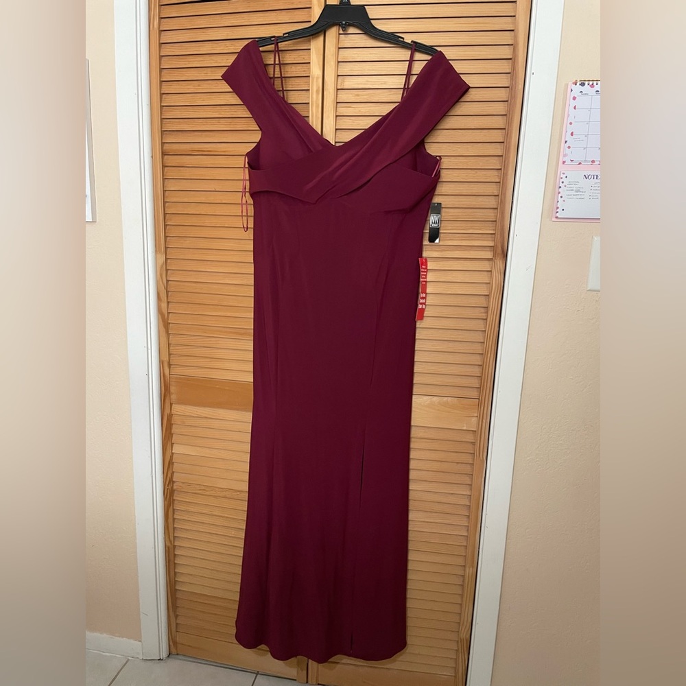 Plus Size Off the Shoulder dress. Size 16W | NWT| Maroon/Burgundy